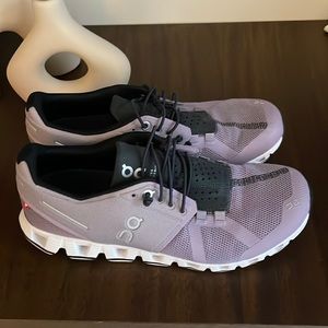 OnCloud sneakers - like new. Size 8